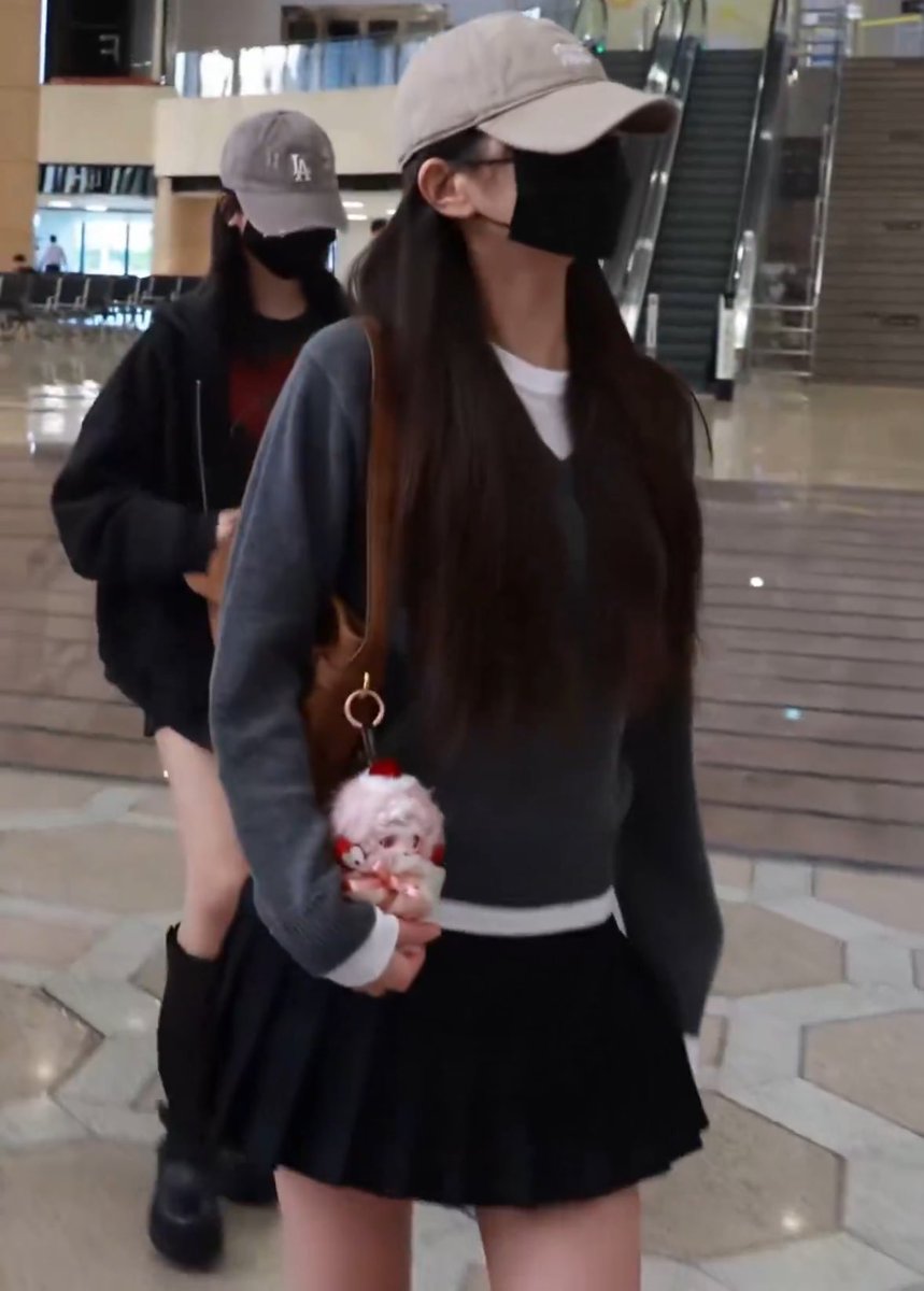 인형딱앞으로잡고빨리귀여워해주새요한다음본인은먼산보기스킬