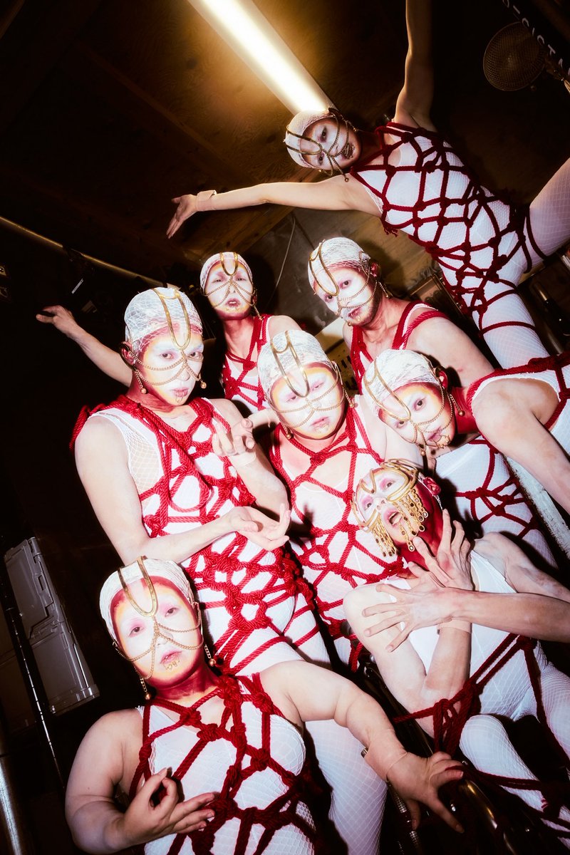 kamb86's tweet image. 🫀UNBOUND
ロープアーティストHajime Kinokoさんに縛っていただき、車椅子ごと宙に浮きました。
最後は曼荼羅の中央で、お客様や自分たちチームのことを想いながら祈りました。
アクセサリー、メイク、ロープで宙に浮き、儀式のような感覚になりました。
📸ANNA FUJIWARA
ameblo.jp/kkambara/entry…