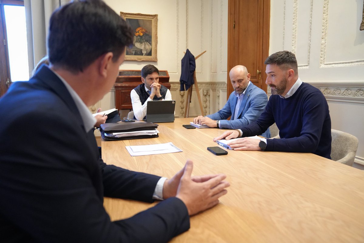 Un gran día en La Invencible

✅ Avanzamos en la desburocratización presentando el nuevo organismo que centraliza lo que antes hacían 5, eliminando dobles tramitaciones, digitalizando los trámites y reduciendo costos.

✅ Recibí en el despacho a dos jóvenes boxeadores que son