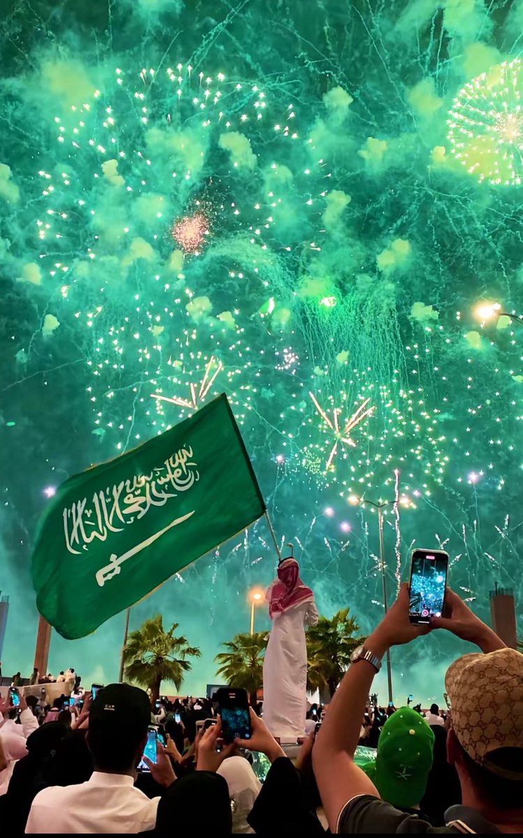 ahmd2020z's tweet photo. كل عام و وطني المملكة العربية السعودية 🇸🇦
 وسيدي خادم الحرمين الشريفين الملك سلمان بن عبدالعزيز وسمو ولي عهده الامين الامير محمد بن سلمان 
وكافة الشعب السعودي بخير 🇸🇦🇸🇦

٢٣سبتمبر 💚

والله ما مثلك بالهدنيا بلد 🇸🇦🇸🇦🇸🇦

 #اليوم_الوطني_عزنا_بطبعنا https://t.co/E93BPMtZ90