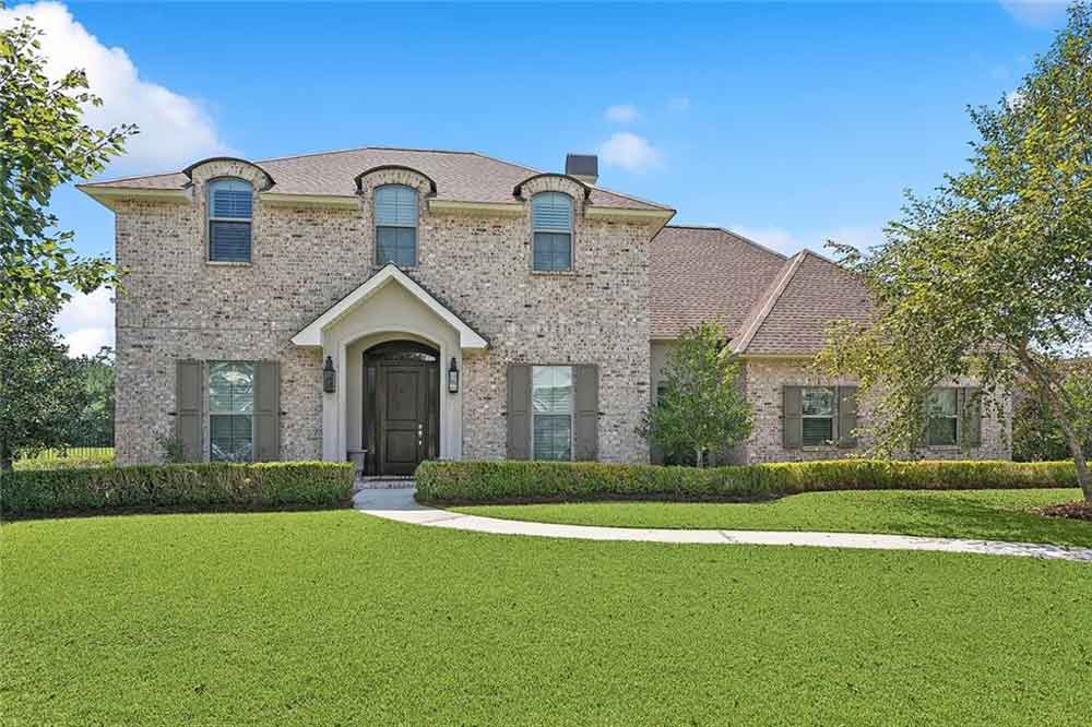 BedicoCreek's tweet image. This lovely estate home will be showcased during the #2025FallTour on September 27th from 12PM - 3PM. A double-sided breakfast bar with an additional breakfast nook &amp;amp; formal dining room are just the beginning of the #customfeatures at 208 Merion Crl. tinyurl.com/208-merion-cir…