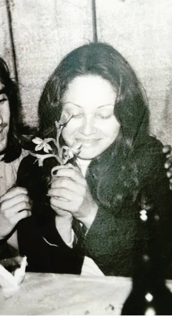 paula_script's tweet image. Mamis e as sobrancelhas finíssimas