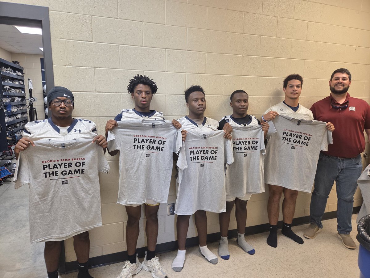 Thank you to agents Ben Hill and Brenin Davis of Elbert Co. Farm Bureau for sponsoring our Players of the Week again this season.
Pictured are (L-R) Mikeal Allen (Off), Tyler Turman (Spec. Teams), Jamile Davis (Devil), Jamail Davis (Devil), Kaden Montgomery (Def) &amp; Brenin Davis.