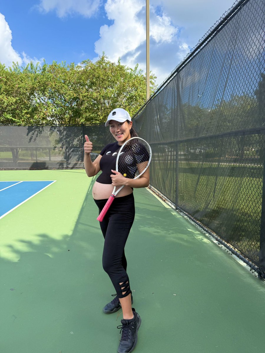 AyakaOkUNO's tweet photo. Fall season 🍂✨🎾6 more days until baby’s due date!!🥰 #39weekspregnant 

今日から秋だ〜、、後6日で予定日！👶

#tennislife #39weeks #妊婦 #テニス https://t.co/eaT1hUdLEG