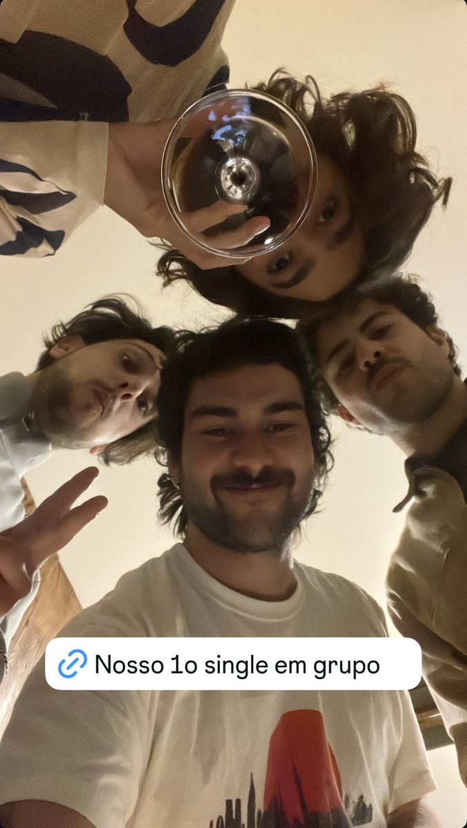 anavitba's tweet photo. SÃO ELESSS!!!!!!! FOTO EM GRUPO!!!! https://t.co/aZUl5JHXef