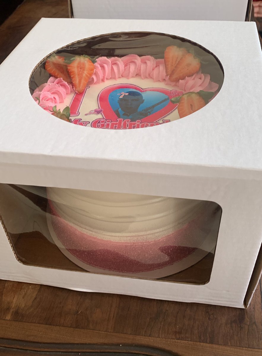 nibbmane's tweet image. meu bolo de aniversário. achei tudo e queria posta aqui na main KKKKKKKK