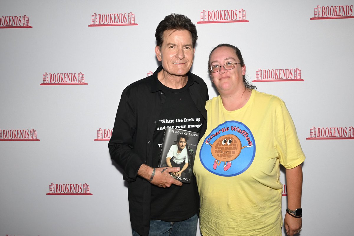 Was an absolute pleasure meeting <a href="/charliesheen/">Charlie Sheen</a>   #bookofsheen #winning #charliewaffles