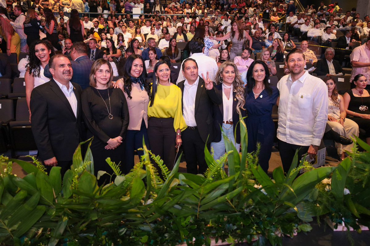 Felicidades amigo <a href="/OctavioOcampo_/">Octavio Ocampo Córdova</a> por rendir tu primer Informe de Actividades Legislativas 👏👏👏!!