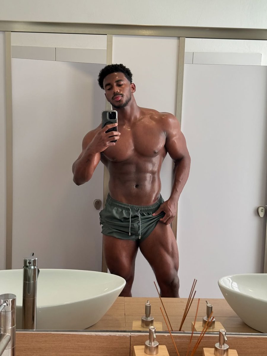 Mr. Adonis tweet media