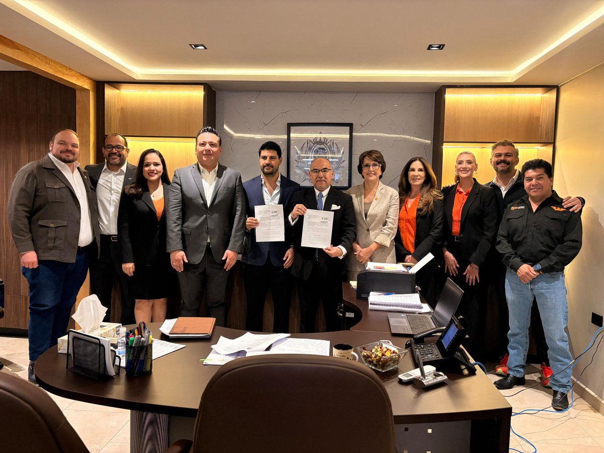 Pat_MercadoC's tweet image. Aunque no haya un sistema nacional de #cuidados, seguiremos impulsando avances en estados y municipios.

En #Durango acompañamos a @MartinVivanco para promover que el Congreso del Estado dictamine su iniciativa.

Legisladoras y legisladores de @MovCiudadanoMX en todo el país…