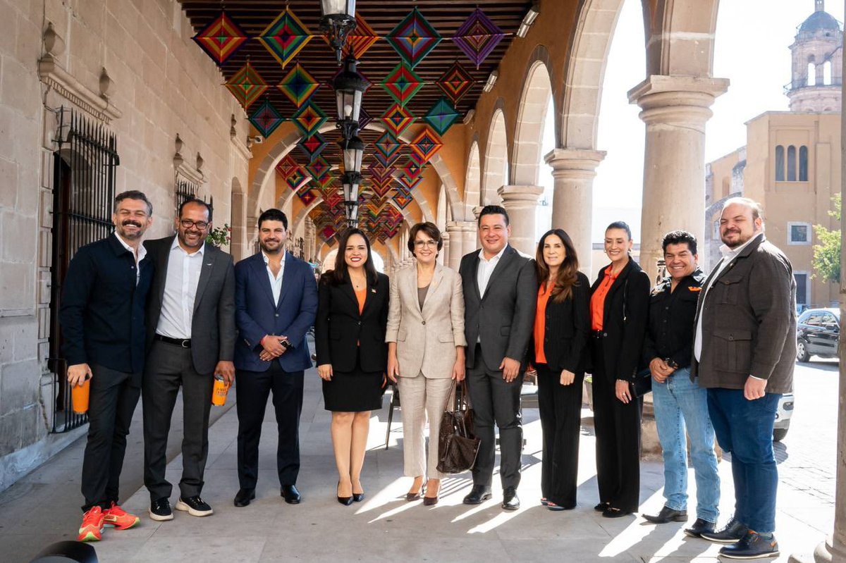 Pat_MercadoC's tweet image. Aunque no haya un sistema nacional de #cuidados, seguiremos impulsando avances en estados y municipios.

En #Durango acompañamos a @MartinVivanco para promover que el Congreso del Estado dictamine su iniciativa.

Legisladoras y legisladores de @MovCiudadanoMX en todo el país…