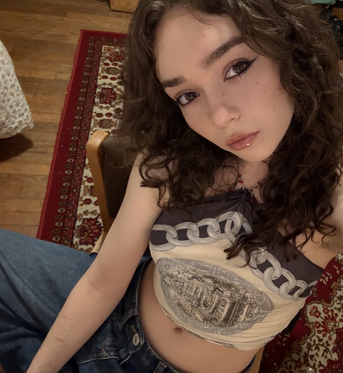 ruubybee's tweet photo. embracing the curls https://t.co/PDoiNkK4aW