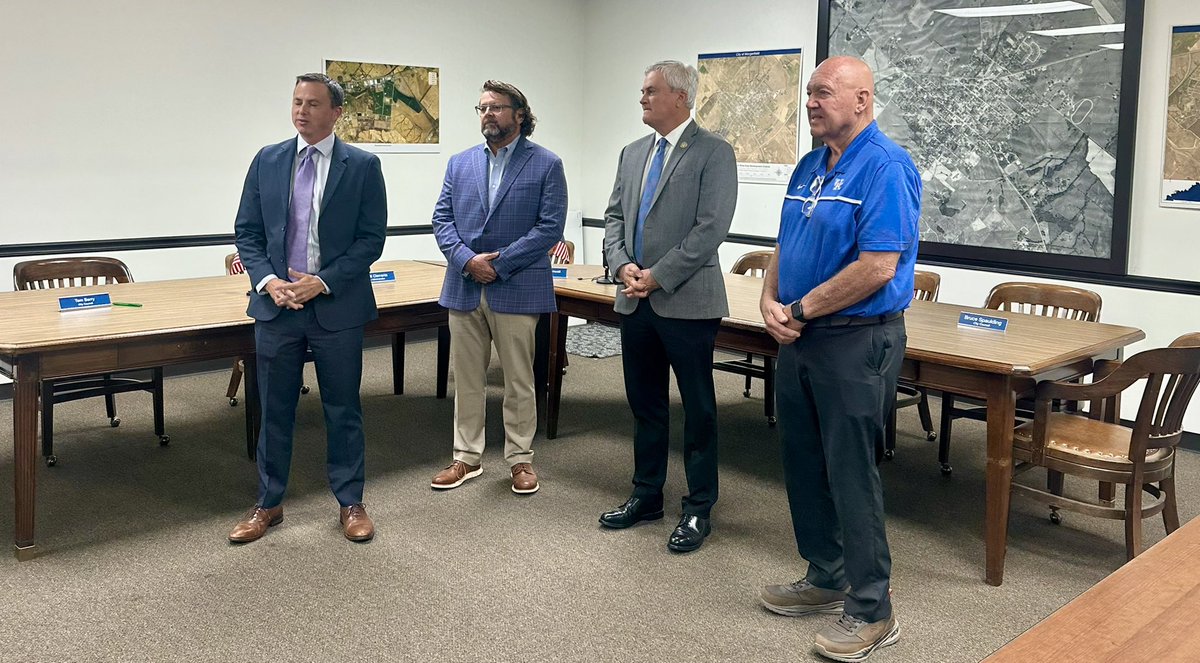 JamesComer's tweet image. Official stops in Union, Webster &amp;amp; Henderson Counties. Presented USDA Rural Development Grant to Morganfield; held a rural healthcare roundtable in Providence; spoke at the Henderson Chamber of Commerce Banquet. #KY1