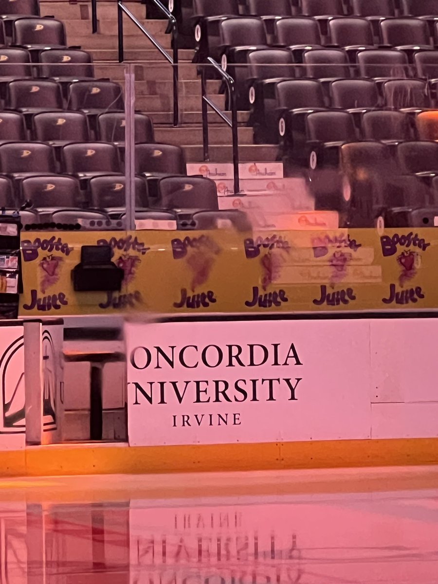 zellwegr's tweet image. getting war flashbacks rn at warmies #sendhelp
