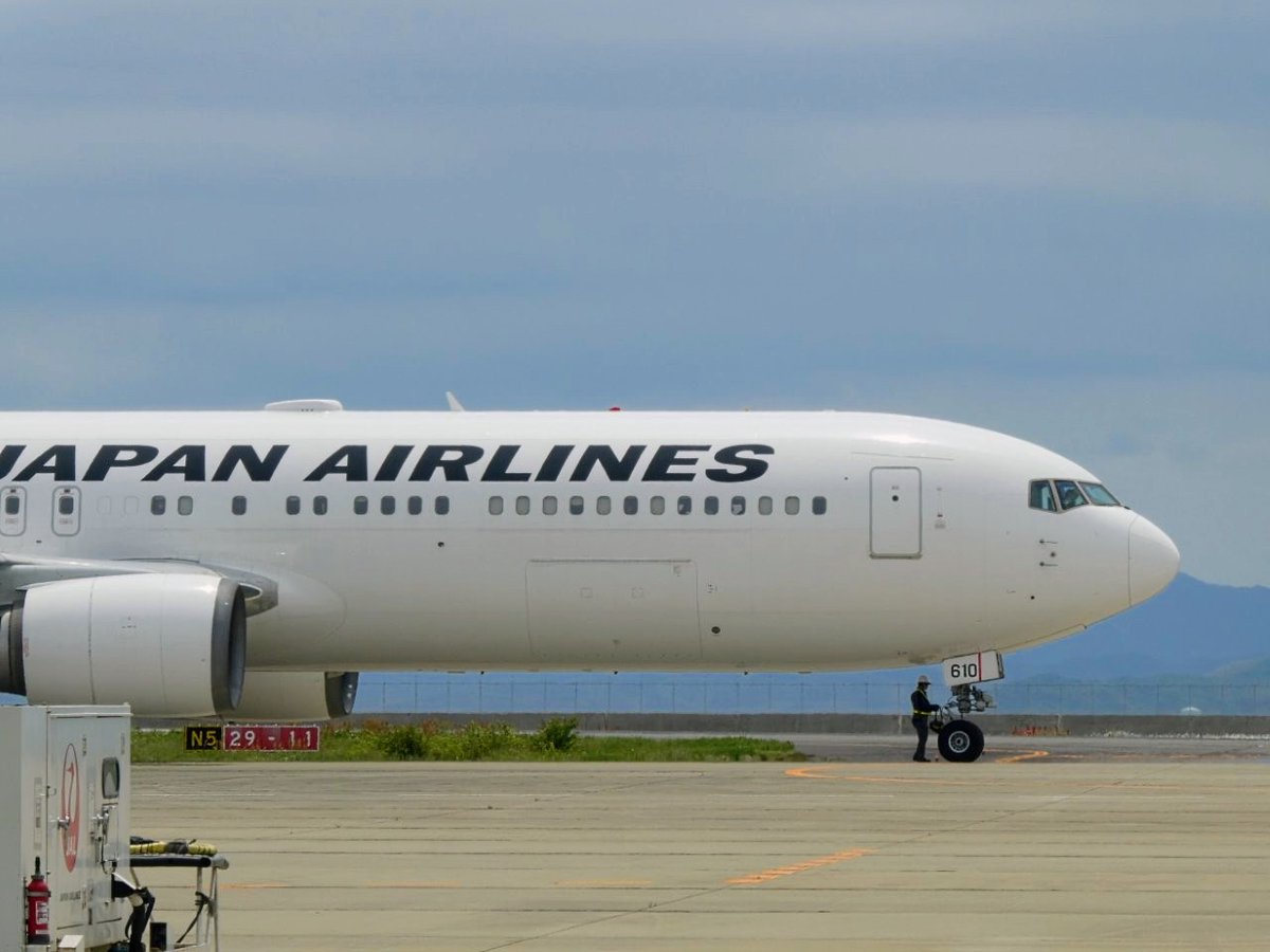 junandelenita's tweet image. おはようございます🌞

JALさんのB767でカッコよく撮れて気に入っているのがこれです↓
Pさんのお手振り嬉しかったです🤩
そろそろ40周年のお祝いですね❣️
今日もどうかGood Luck😎👍
#JAL #B767 #徳島空港