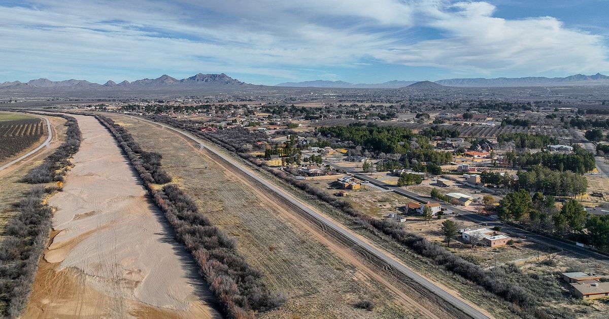 I've never heard the term 'Phantom Debt' before &gt; AI #DataCenter Gets Approval for $165B Phantom Debt Deal buff.ly/pjmiQGL