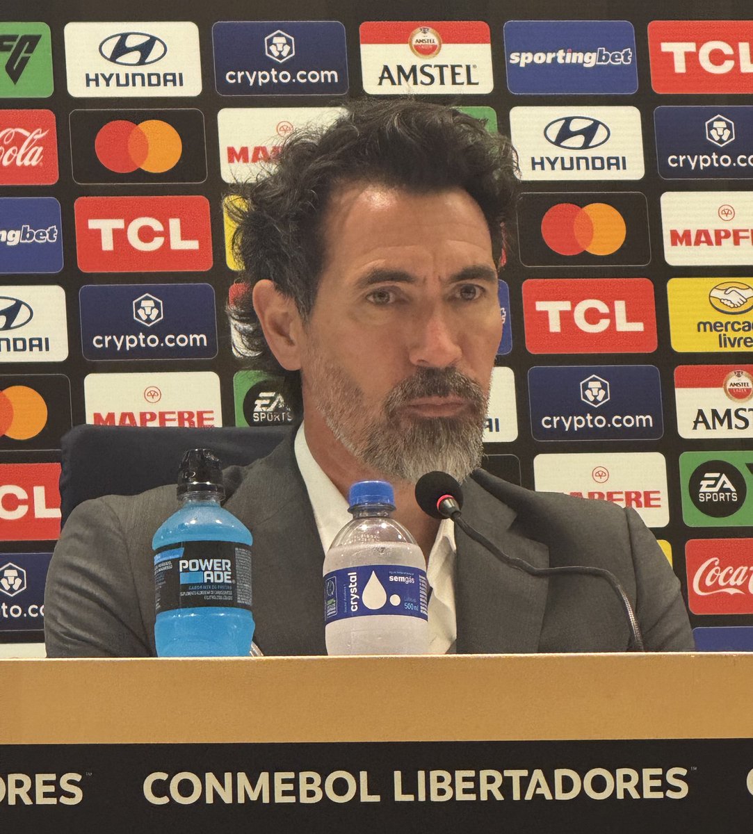 Eduardo Dominguez, técnico do Estudiantes: “Nós temos que focar em passar de fase. De nada serve falar agora se Gonzalo Plata merecia ser expulso antes. (No pisão em Farías). A autoridade máxima é a Conmebol”.