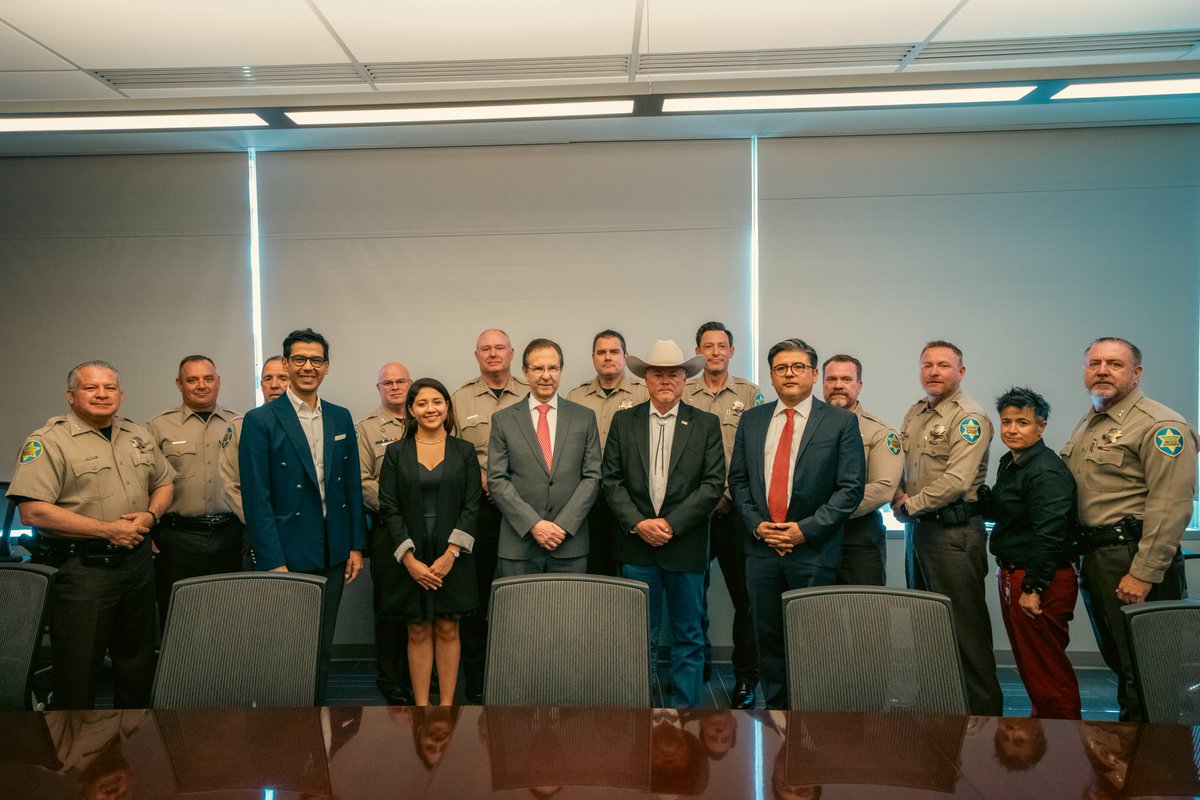 It was an honor to be part of a historic meeting between Esteban Moctezuma Barragán, Ambassador of Mexico to the U.S., and Jerry Sheridan, Sheriff of Maricopa County, Arizona.

Sheriff Sheridan reaffirmed his commitment to protect every citizen equally in our beautiful county. I
