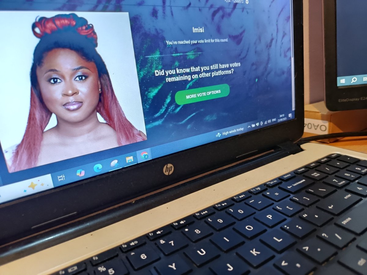 dee_iamdee's tweet photo. Doing the most for my girl at 4am in the morning. Imistars please vote #BBNaija https://t.co/rbLEUxwJ2t