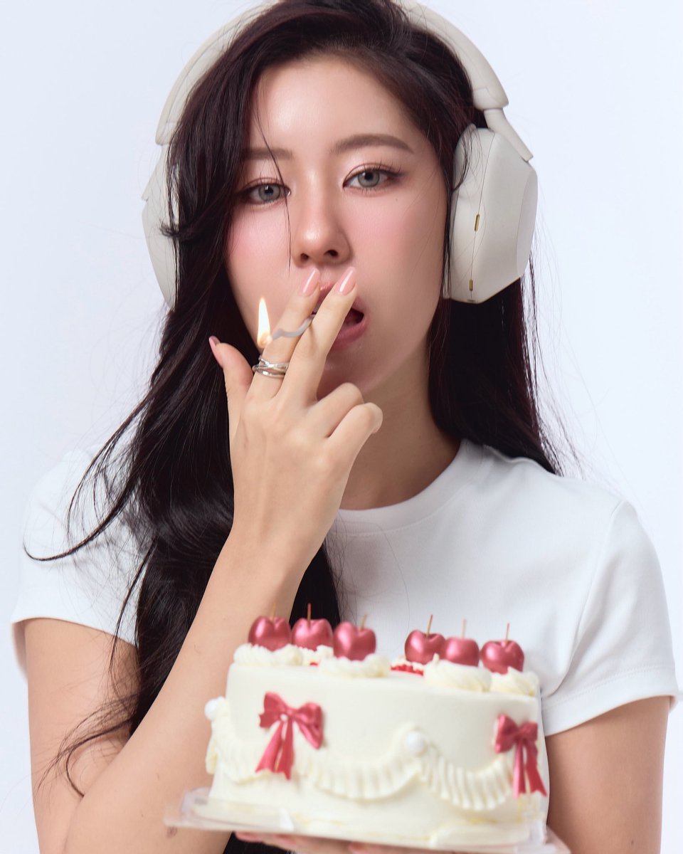 Ciize155cm's tweet photo. Birthday rules :
Calories don’t count today😜🎂

#26thCiizeDay https://t.co/QSE5IkvDnU