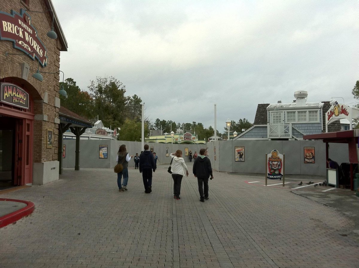 AliciaStella's tweet image. Throwback to January 2012 when JAWS closed permanently to make way for Diagon Alley at Universal Studios Florida.