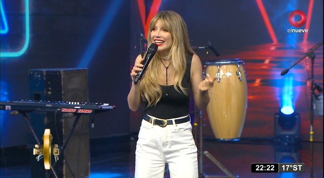 admirationxLau's tweet photo. Hermosa Lau 🖤🤍 GRAN conductora 🎤✨️
#BienvenidosAGanar https://t.co/qYGgX6VQp7