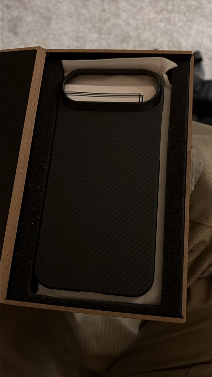 TechOutonYT's tweet image. The @thinborne case for #iPhoneAir