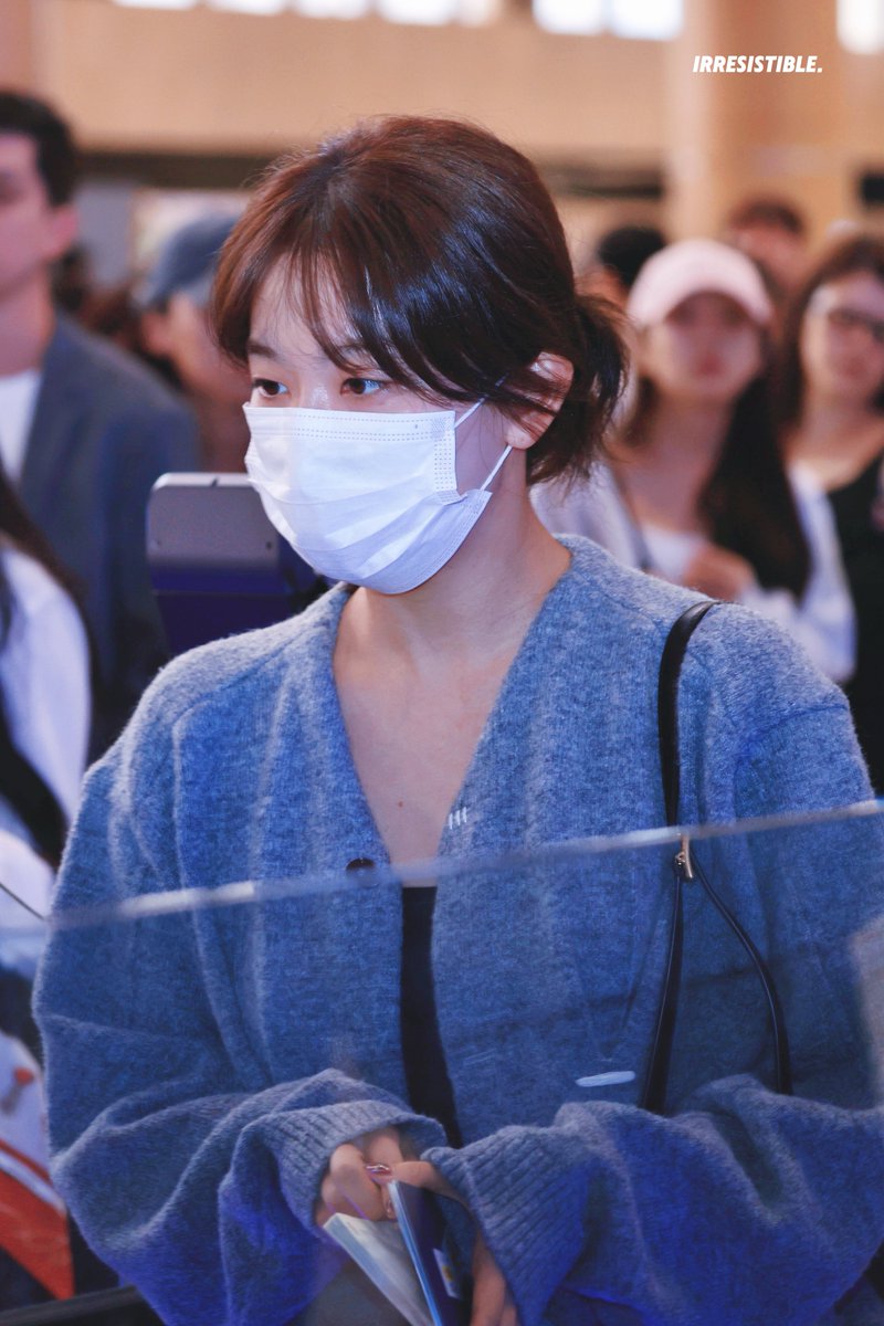 IRRESISTIBLE_IS's tweet image. 250923 Departure🛫

Last stop of this tour… it’s hard to say goodbye. See you next time👋🏻

#IRENE #SEULGI 
#아이린 #슬기