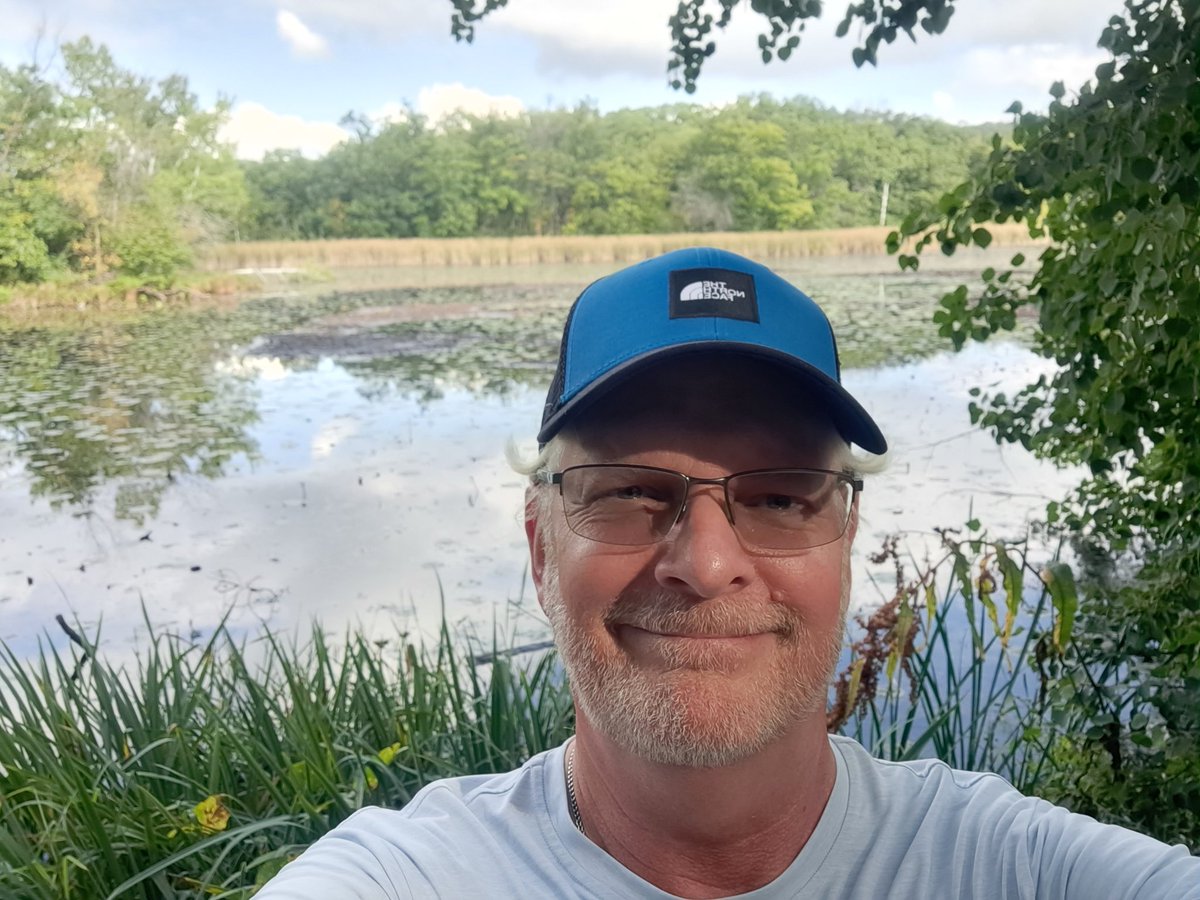 Happy Autumnal Equinox from my hike today at Lebanon Hills Regional Park! Lots of colorful asters, susans, and dogwood celebrating, too! 🚗🍂🍁🌻🙂 <a href="/DakotaCountyMN/">Dakota County</a>