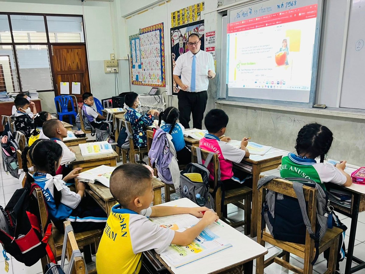 BFITSThailand's tweet image. Math, smiles, and learning moments! 🌟 With Teacher Jason, our little stars at the MRB BFITS Program are reviewing lessons, tackling number games, and building confidence one joyful moment at a time 🚀

#MRB #BFITSProgram #JoinMRB #ShineWithBFITS #TeachInThailand 🇹🇭