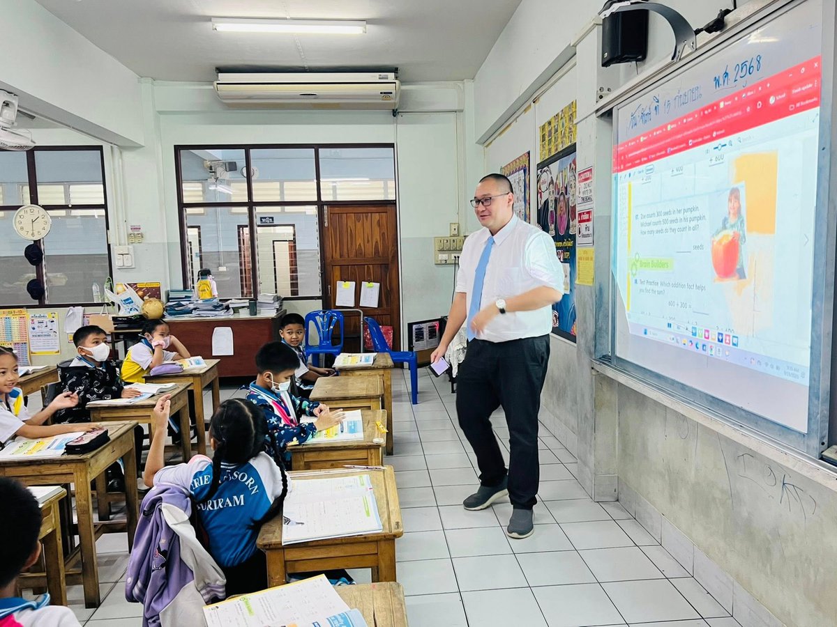 BFITSThailand's tweet image. Math, smiles, and learning moments! 🌟 With Teacher Jason, our little stars at the MRB BFITS Program are reviewing lessons, tackling number games, and building confidence one joyful moment at a time 🚀

#MRB #BFITSProgram #JoinMRB #ShineWithBFITS #TeachInThailand 🇹🇭