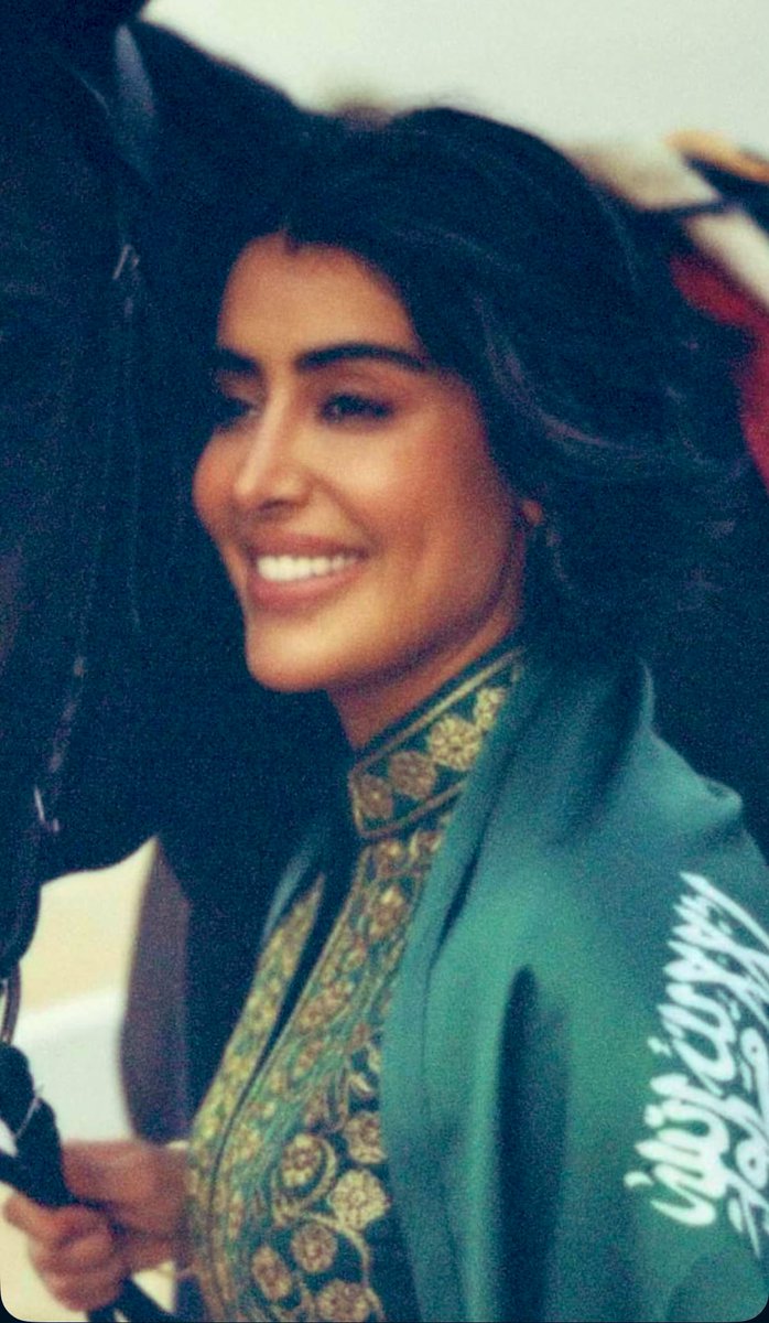 ghvtt532's tweet photo. دارٍ لها بالقلب عشق وتكاليف 
يا علّ عينٍ ما هوتها كفيفه 🤍🇸🇦🇰🇼.
#اليوم_الوطني_السعودي95 #عزنا_بطبعنا #فرح_الصراف 
@farahalsarraf91 https://t.co/HM6KhTrKTe