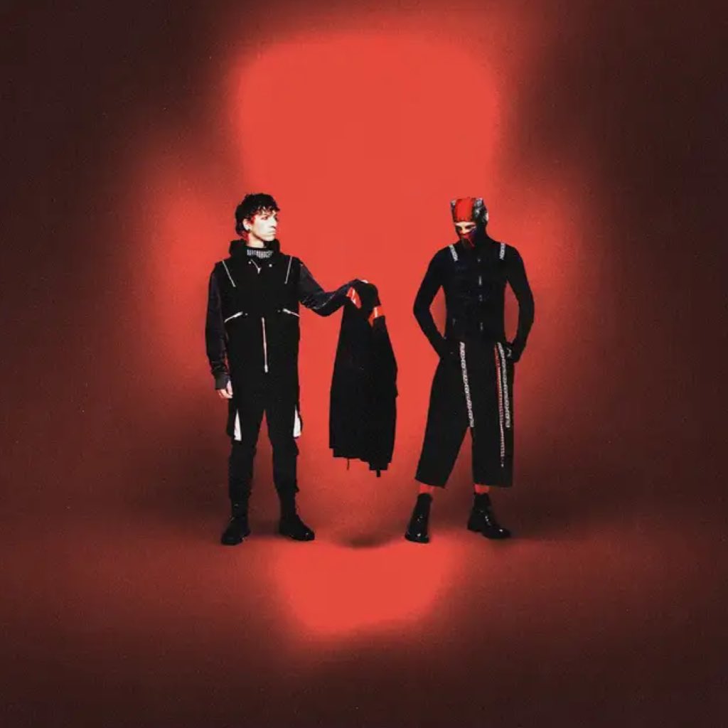 PilotsCraving's tweet image. Fans have noticed the song “One Way” has now a different voice note from Josh at the end of the song.

🔗: open.spotify.com/track/5QzlDlRu…