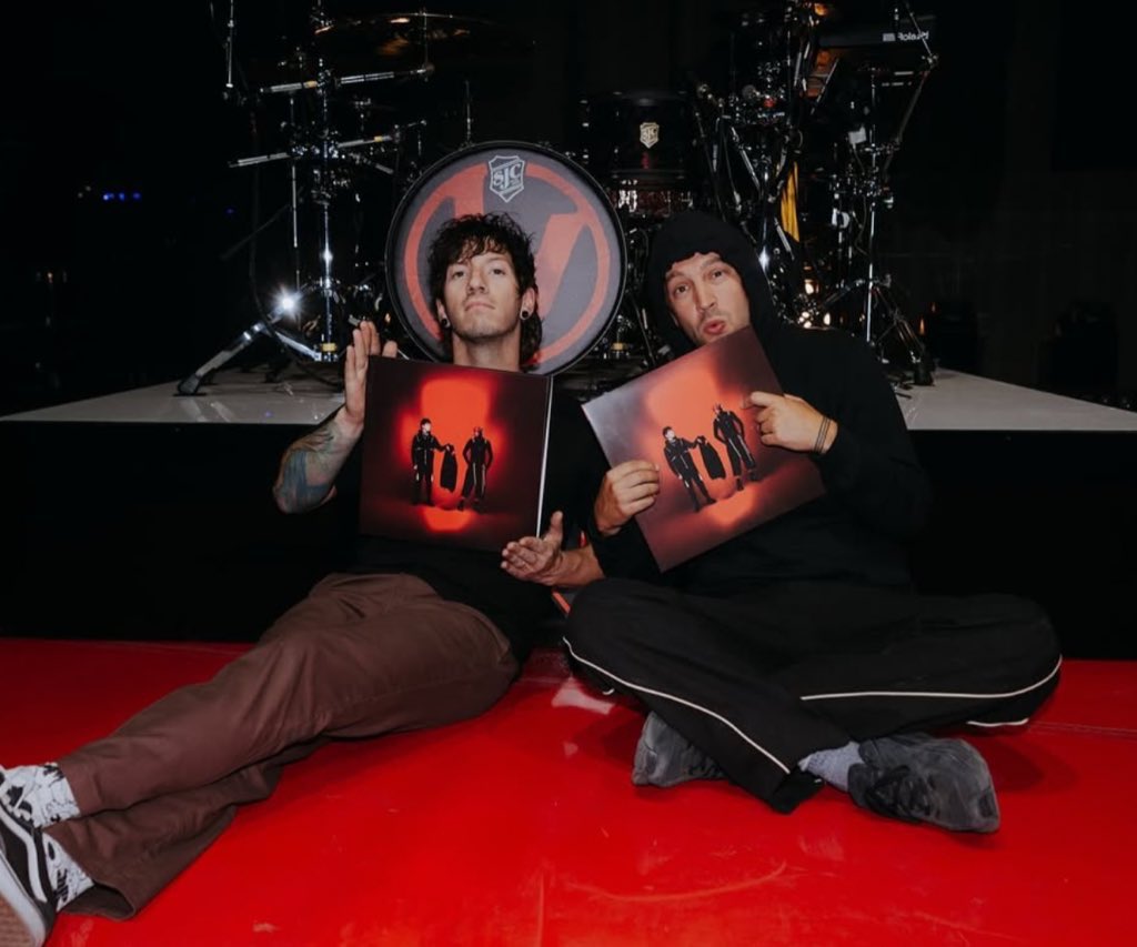 PilotsCraving's tweet image. Fans have noticed the song “One Way” has now a different voice note from Josh at the end of the song.

🔗: open.spotify.com/track/5QzlDlRu…