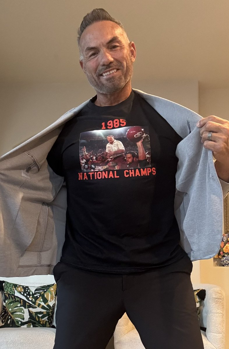 tccasillas's tweet image. Celebrating the 40th Anniversary of my 1985 National Championship team this season can recreate this moment one more time  @Barry_Switzer #Soonernation