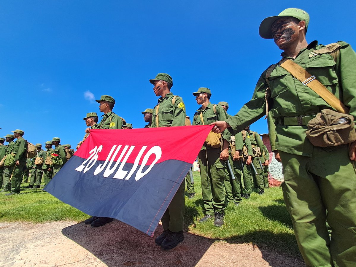 Jóvenes de #Cuba al servicio de la patria.