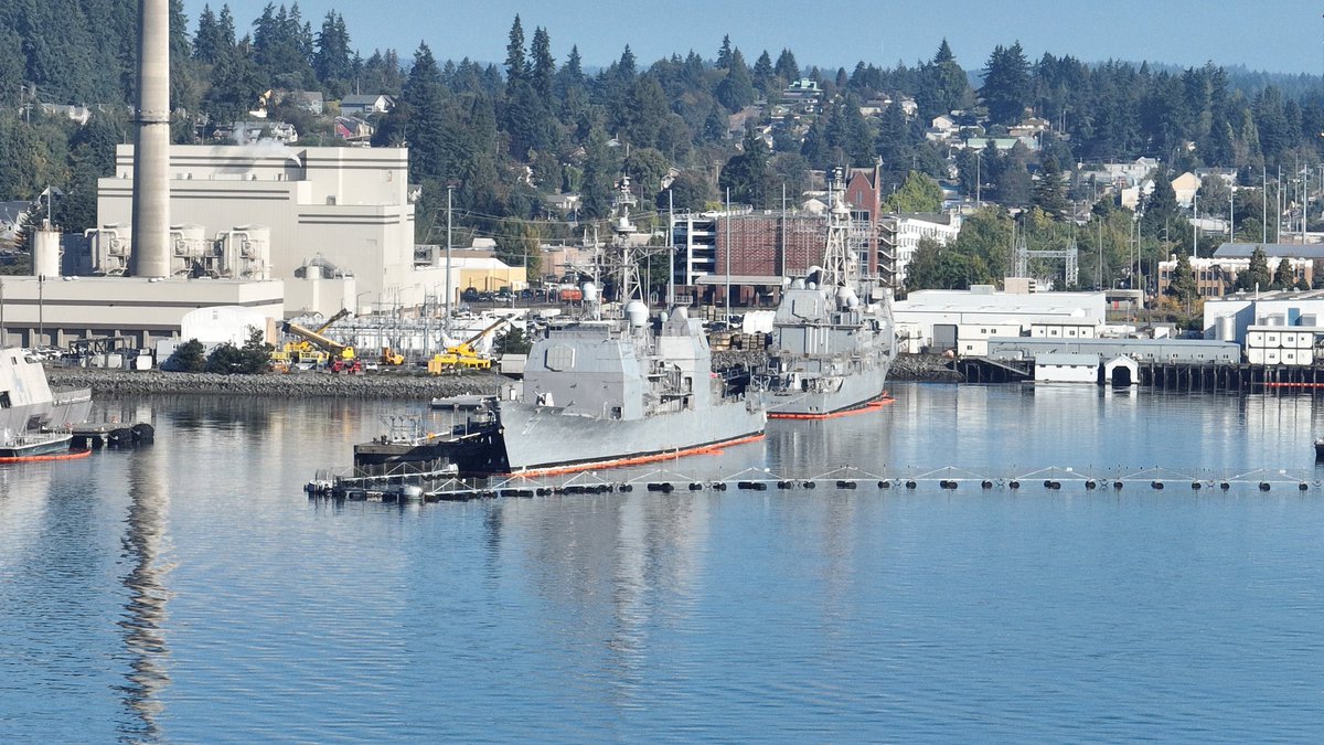 WarshipCam's tweet photo. Vessels at the Naval Inactive Ship Maintenance Facility at Puget Sound Naval Shipyard in Bremerton, Washington - September 22, 2025 

- USS Bunker Hill (CG 52) Ticonderoga-class guided missile cruiser
- USS Mobile Bay (CG 53) Ticonderoga-class guided missile cruiser
- USS Lake Champlain (CG 57) Ticonderoga-class guided missile cruiser

SRC: TW-@BulletOneOneTwo