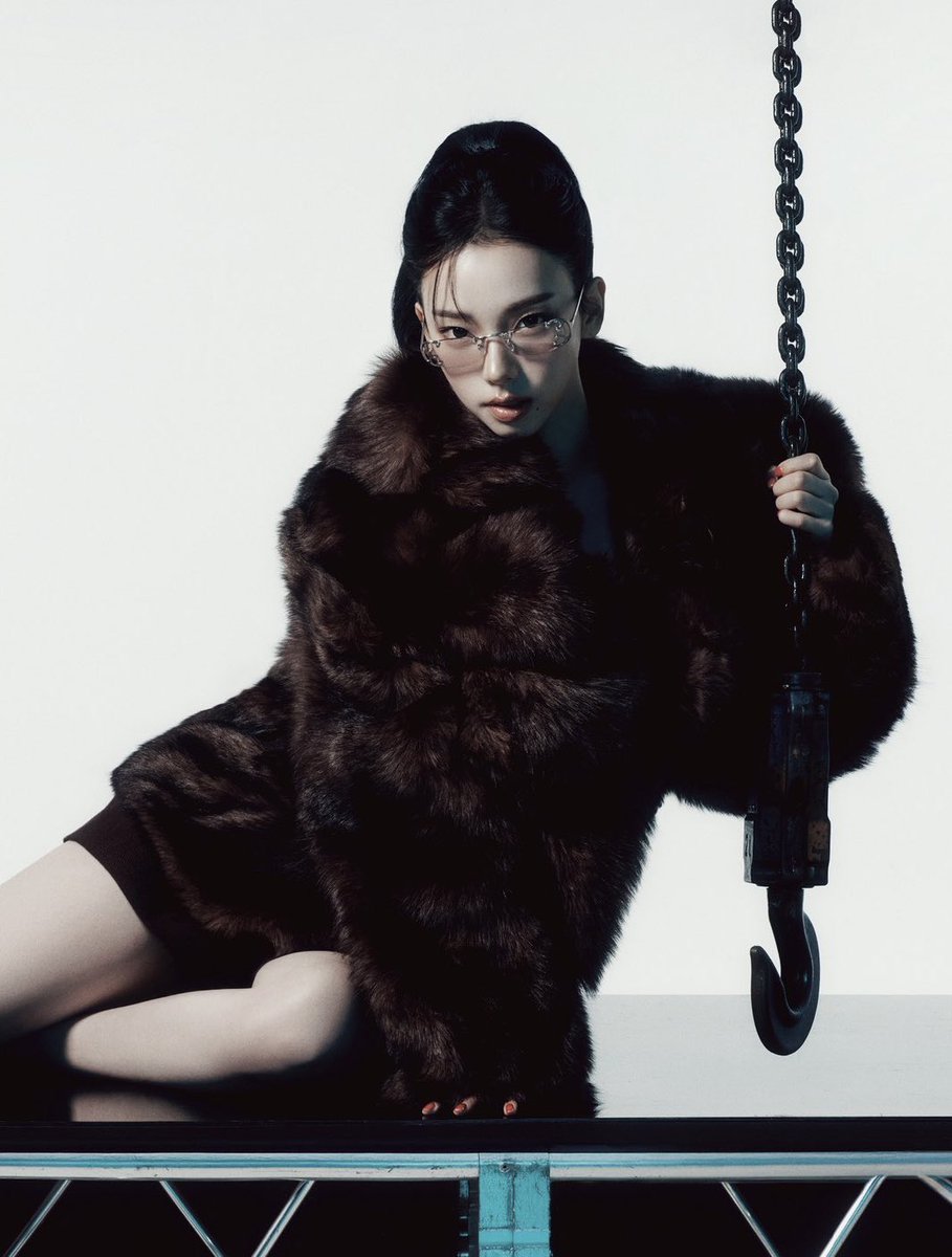 wntrult's tweet photo. aespa KARINA is confirmed to attend Prada’s SS26 Women’s Collection fashion show on September 25th.

She will fly from South Korea to Milan on September 24th. https://t.co/FsRnlQ9hLo