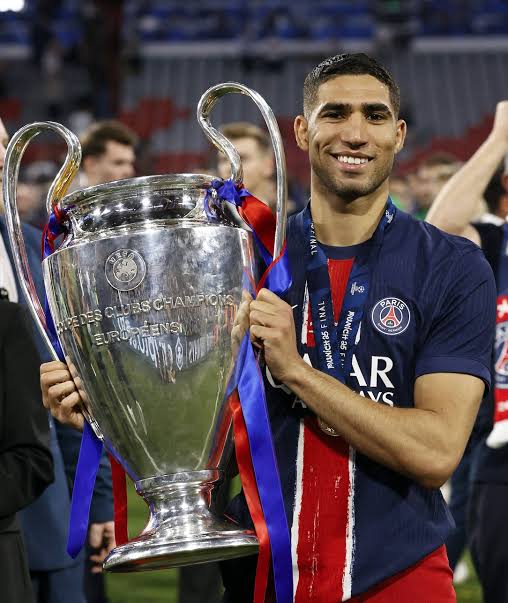 No entiendo cómo Dembélé terminó llevándose el Balón de Oro. Hakimi hizo mucho más por el PSG: regularidad, aporte total y constancia. Otra vez se premió la espectacularidad antes que el verdadero peso en el equipo.