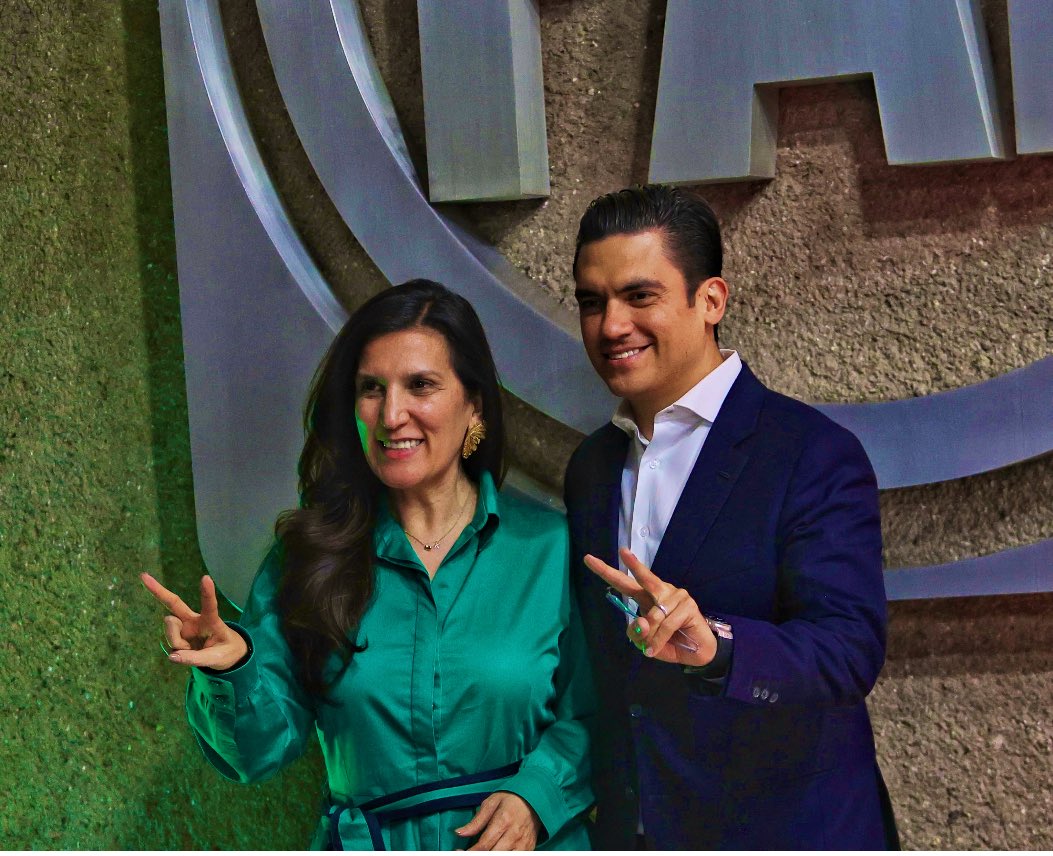 kenialopezr's tweet image. Así lo dije en el Consejo Político:

El PAN debe abrirse a la ciudadanía. 

Nuestros candidatos deben ser las mejores personas, honorables y queridas por la ciudadanía. 

Garanticemos un partido abierto a todos los que quieran construir un mejor país.

¿Estás de acuerdo? Te leo