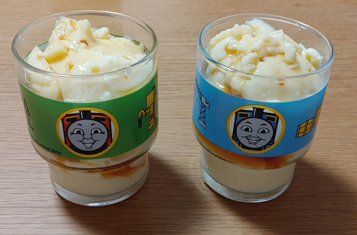 試行錯誤と激闘の末に
出来た🍮ヾ(◎´∀｀◎)ﾉ 
失った者たち(洗い物)も多いが
なんとか出来た✨
市販より美味しくないかも知れないけどそれは愛でカバーだ!!
愛さえあればLove is OKｯｹｰ👌

容器可愛いね(*´ω｀)b