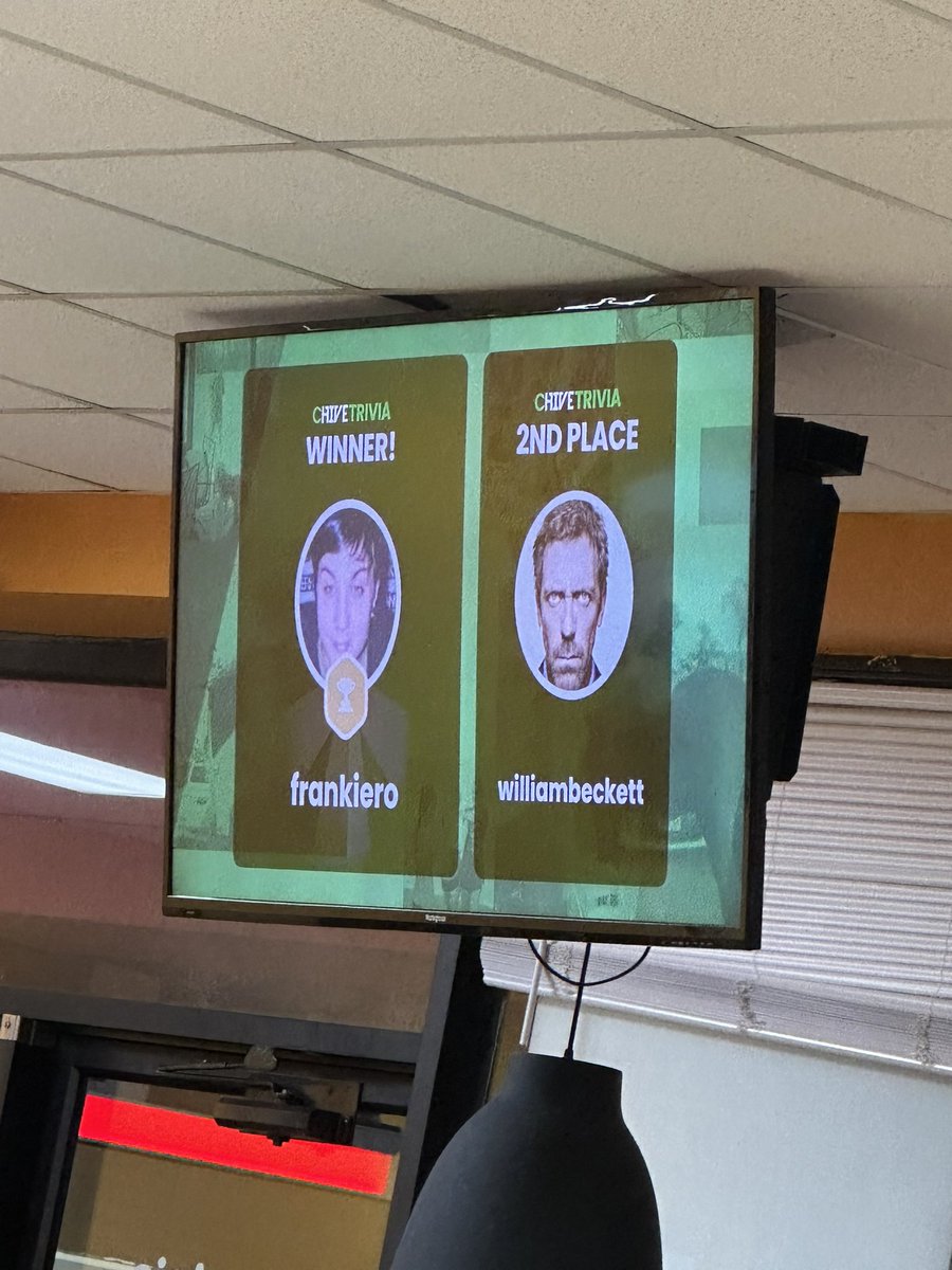 kid4mnesia's tweet photo. the hell goin on at cici’s https://t.co/o7ezVwCN3c