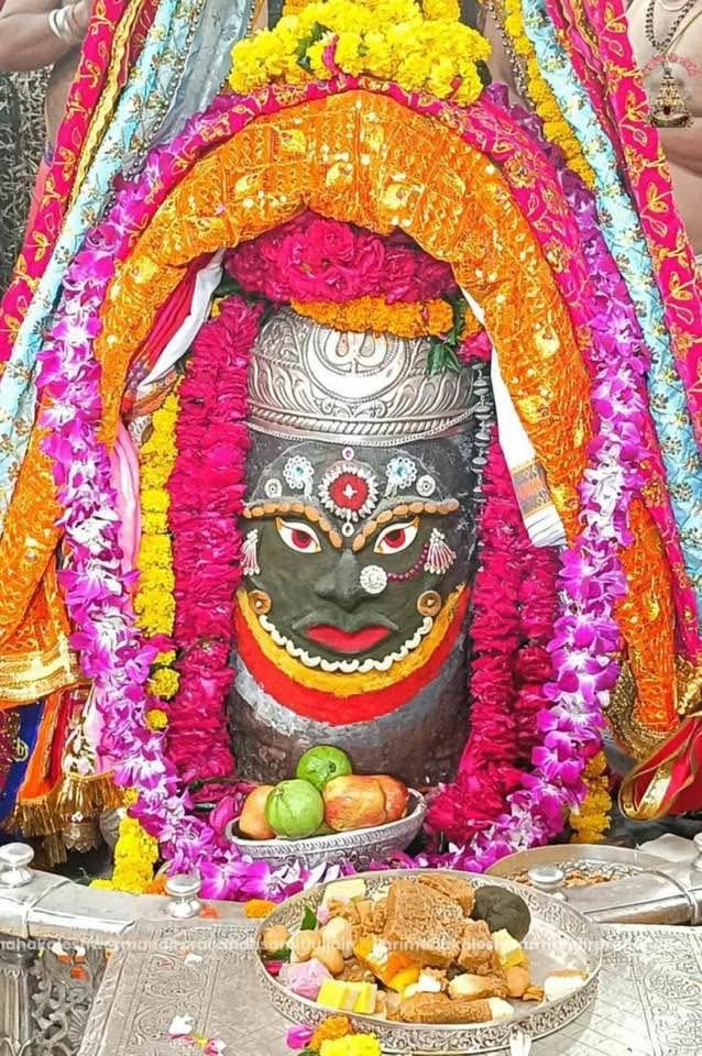 ॐजय श्री बाबा महाकाल जीं,ॐ नमःपार्वती पतये,हर हर महादेव,ऊँ नम: शिवाय:आपका दिन शुभ, मंगलमय व कल्याणकारी हो स्वयंभू दक्षिणमुखी राजाधिराज मृत्युलोकाधिपति भूतभावन अवंतिकानाथ बाबा श्री महाकालेश्वर जी भगवान के ज्योतिर्लिंग रूप का दिव्य भस्म आरती श्रृंगार दर्शन,23/09/ 2025, मंगलवार