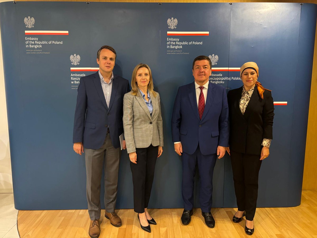 PLinThailand's tweet image. @PLinBangkok with the Mufti of Poland, Tomasz Miśkiewicz, who signed an agreement of recognition in the field of halal food between the Muslim Religious Union in Poland 🇵🇱 and the Central Islamic Council of Thailand 🇹🇭 #MZR,  @halalinstitute