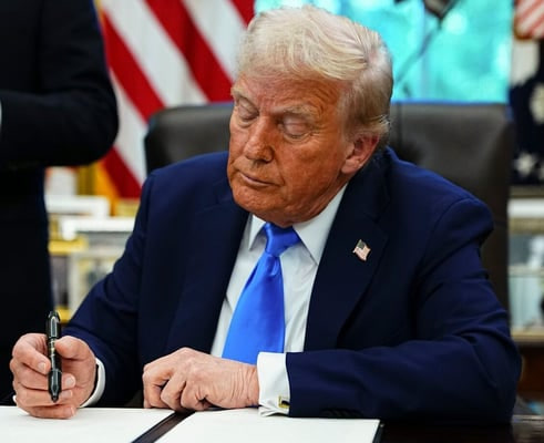 🚨BREAKING: President Trump confirms the Smith–Mundt Act will be RESTORED. 

It will be the Charlie Kirk Act.

Do you support this?

YES or NO?

If Yes, Give me a THUMBS-UP👍!