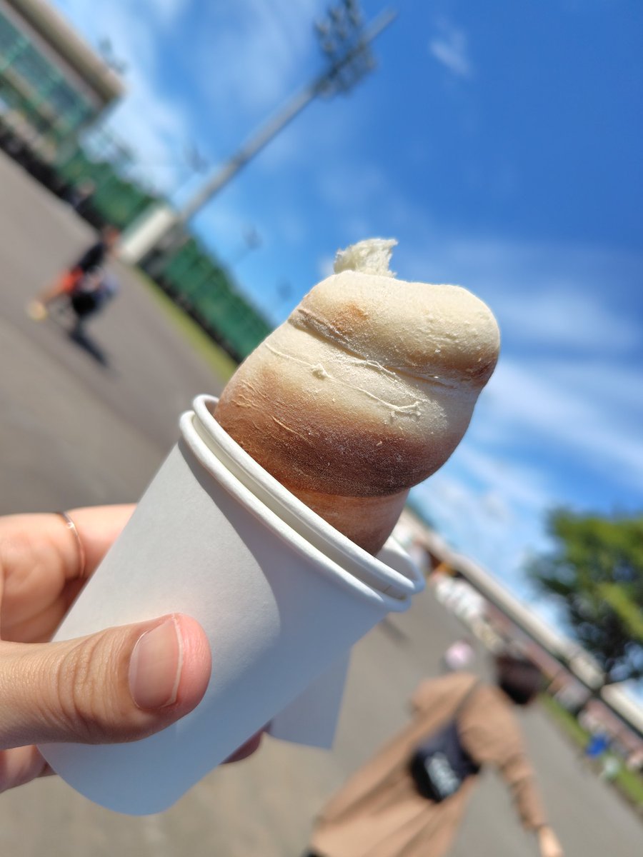 こんにちは
棒パン、焼けました🍞
いい匂い…♪

#青森競輪場 
#善知鳥杯争奪戦