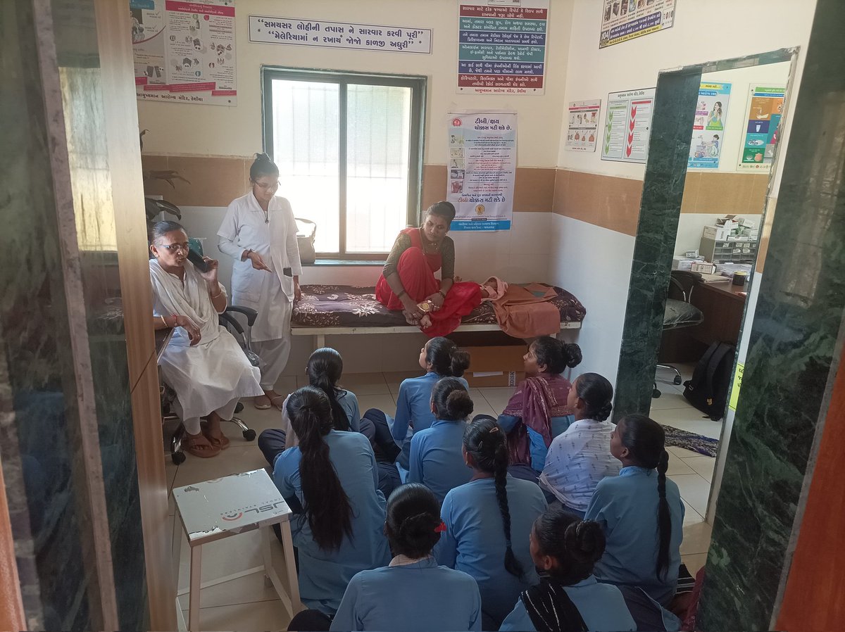 gujjunariyo's tweet image. આજરોજ આયુષમાન આરોગ્ય મંદિર કેશિયા ખાતે સ્વસ્થ નારી સશક્ત પરિવાર અભિયાન અંતર્ગત કેમ્પ યોજવામા આવ્યો જેમા ANC,PNC, અને કિશોરીઓ નુ હિમોગ્લોબિન, બીપી, ડાયાબિટીસ, ઉંચાઈ, વજન વગેરે તપાસ કરવામાં આવી અને આરોગ્ય શિક્ષણ વિશે માહિતી આપવામાં આવી @Dsbcc_jamnagar @CdhoJamnagar @ddojamnagar2