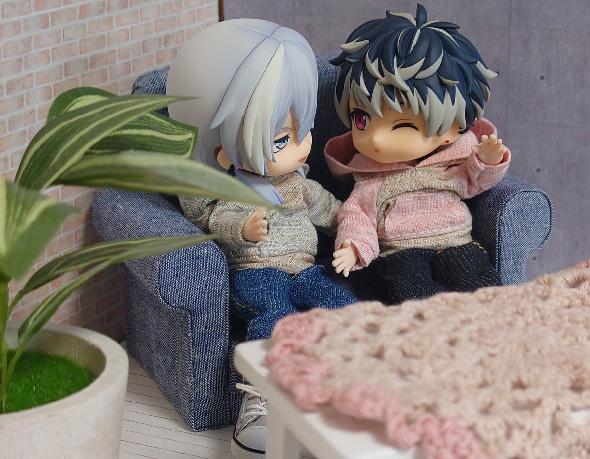 そのソファ、モンちゃん用の一人ようなんですけどね。。いやいいですけどね？
ちかくないですか？🫣🫣🫣