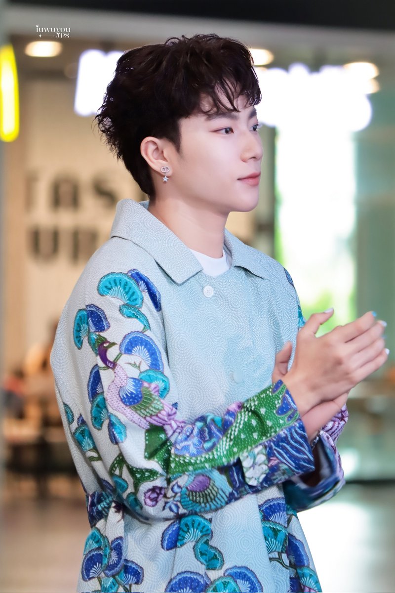 iuwuyoujps's tweet image. (20250923) 

Side profile ติ๊กถูกทั้งหมด หล่อมากเลยล่ะ🙂‍↕️✅️

— 
PEANUT Mini Fashion Show
#ppeanutp #SuperThai
#DIPROM #FashionAlliance