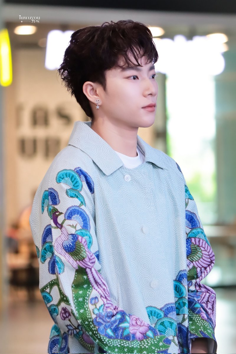iuwuyoujps's tweet image. (20250923) 

Side profile ติ๊กถูกทั้งหมด หล่อมากเลยล่ะ🙂‍↕️✅️

— 
PEANUT Mini Fashion Show
#ppeanutp #SuperThai
#DIPROM #FashionAlliance